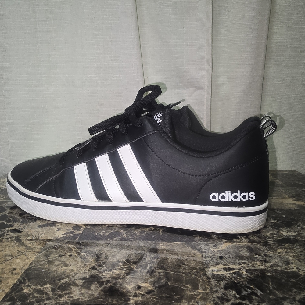 Adidas Black and White Sneakers GOOD CONDITION, LITTLE USED